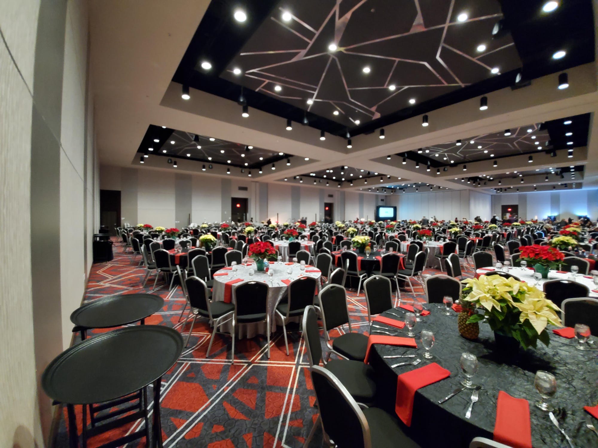 Embassy Suites Conference Center Noblesville Hamilton County 900+ Person Wedding