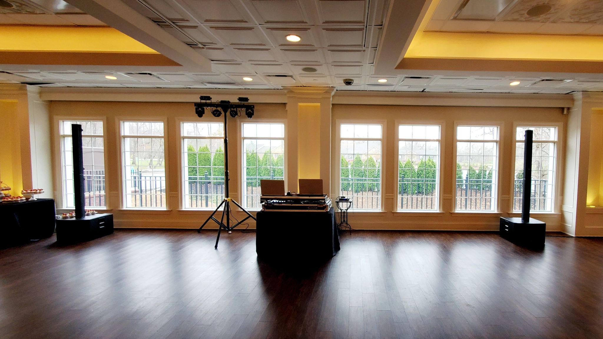Less Is More when it comes to wedding dj set ups